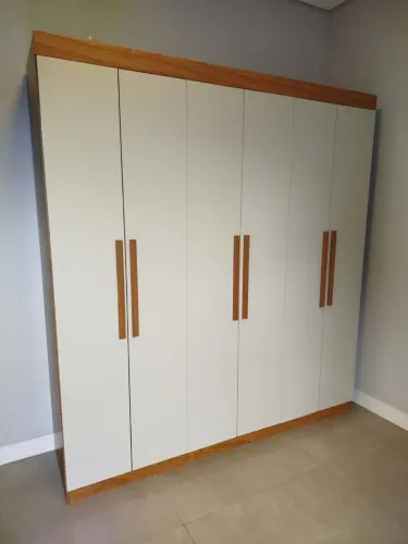 Guarda Roupa 6 Portas