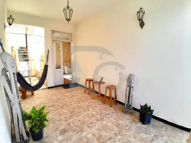 Casa no Bairro São José - 100m², 2 Banheiros, Garagem e Mais.