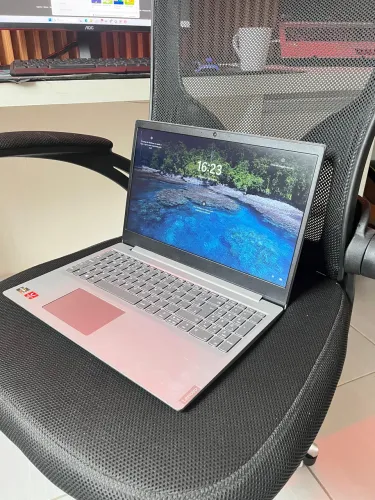 Notebook LENOVO RYZEN 7 // Placa de Vídeo Dedicada // RAM 8GB 