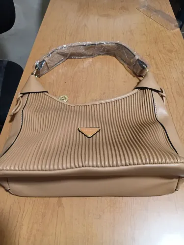 Bolsa marron  estilo meia lua
