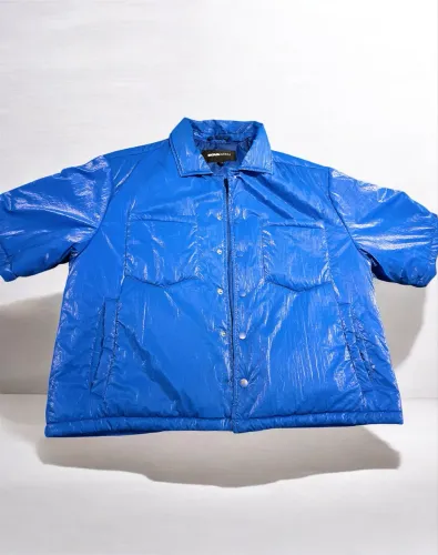 Jaqueta azul Em tendência-moda fashion