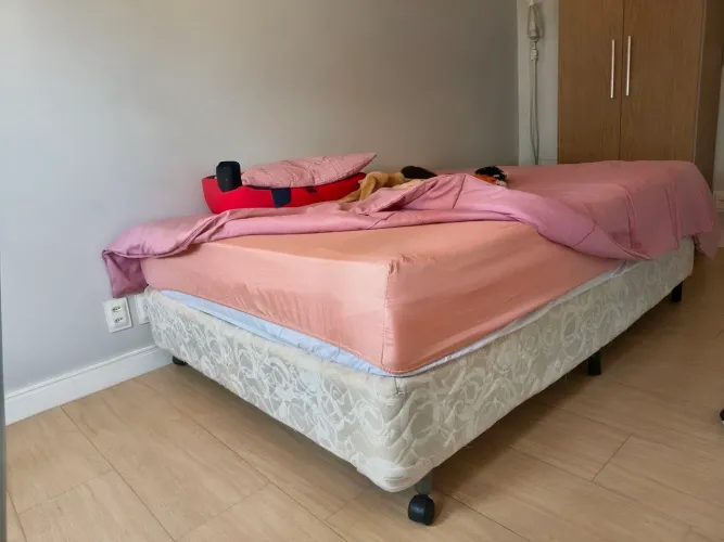 Vendo Cama box de casal