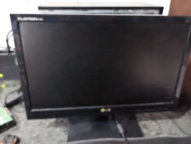 MONITOR LG FLATRON 19" WIDESCREEN, CONEXAO VGA , SEGUE OS CABOS - ACEITO CARTÕES