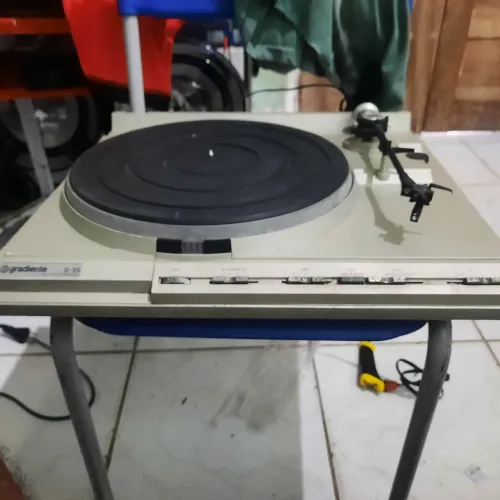 Toca disco gradiente d-35 sem agulha funcionando perfeitamente 