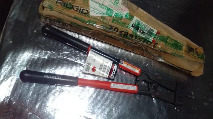 Tesoura alicate para corte vergalhão 30 POL, semi novo