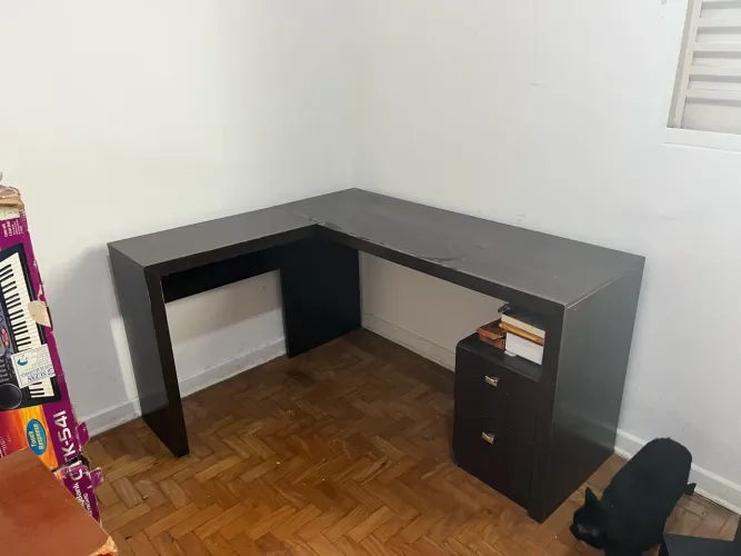 Mesa de escritório em L