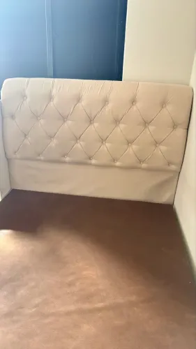 Cabeceira acolchoada para cama de casal