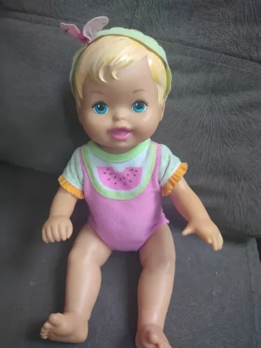 Boneca bem conservada 