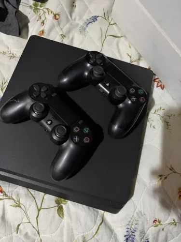 Ps4 slim 1tb + 2 controles originais
