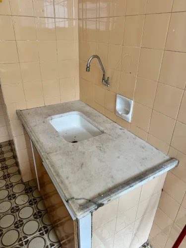 Vendo pia de cozinha de mármore - usada