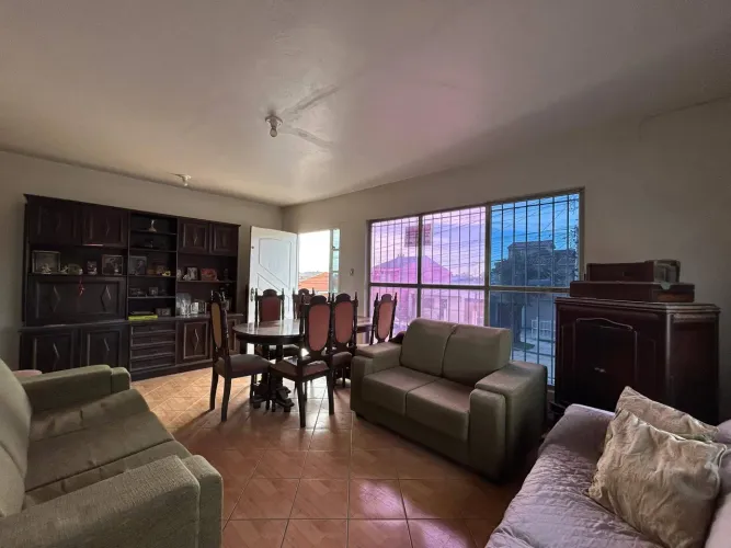 Casa à venda na Santa Terezinha com 216m², 3 quartos e 3 salas. Conta com sala comercial t