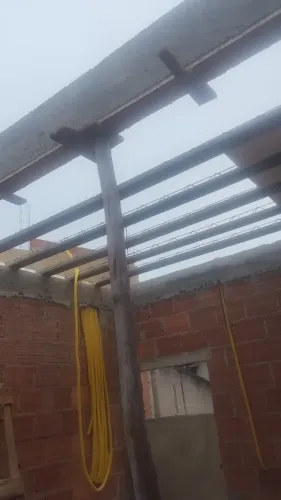Precisa-se de Ajudante de Pedreiro