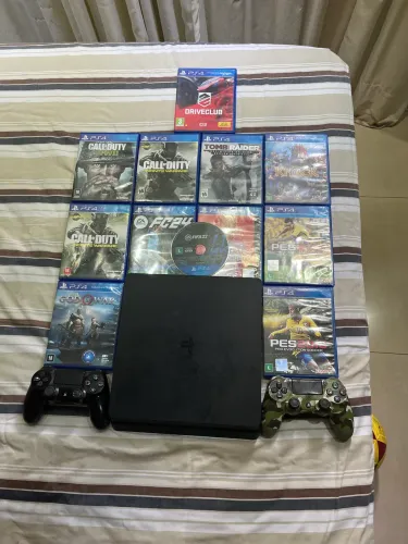 PS4 SLIM 1 TB - 2 CONTROLES E MAIS DE 15 JOGOS 
