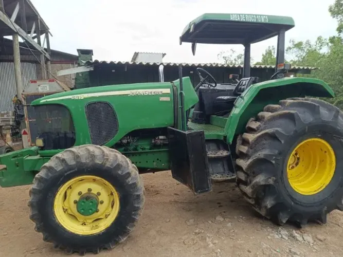 Trator John Deere 6615