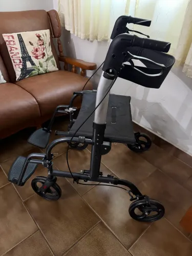 Cadeira de rodas e andador
