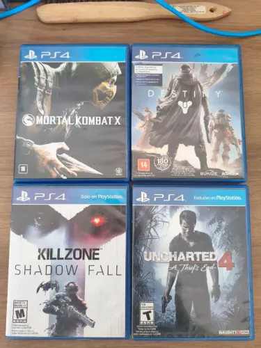 PS4 NOVO E FORMATADO POR 1700 REAIS + 4 jogos + CAIXA ORIGINAL E CABOS 