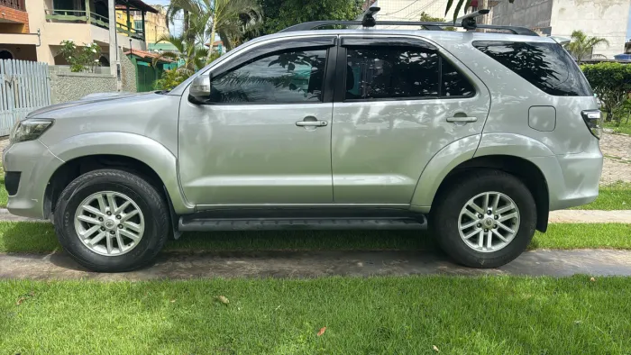 Toyota Hilux SW4 SRV D4-d 4X4 3.0 TDI Dies. AUT 2012