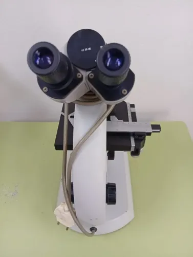 Microscópio binocular biológico marca Carl Zeiss