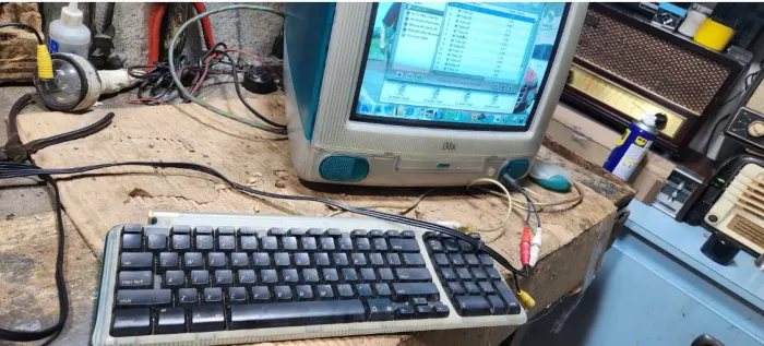 Computador iMac antigo 