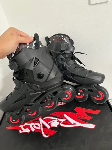 Patins Traxart Freestyle Revolt Cor Preto Tamanho Dos Patins Nº 39/40