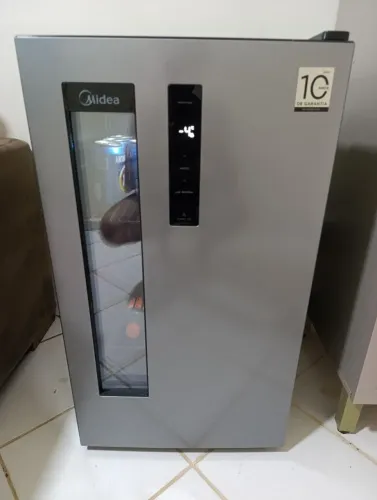 Cervejeira Midea 82 litros
