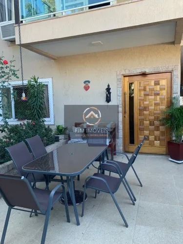 FJM Imóveis vende: Casa em Itaipu com piscina e sauna privativas