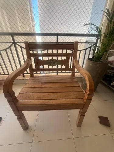 Poltrona madeira maciça