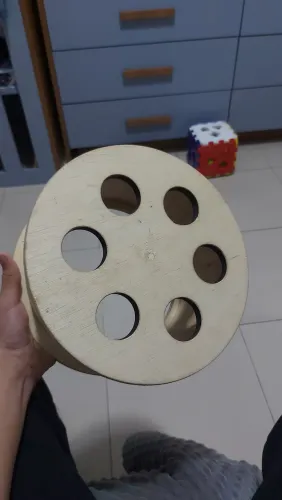 Carretilha de pipa de rolamento de madeira com pouco tempo de uso