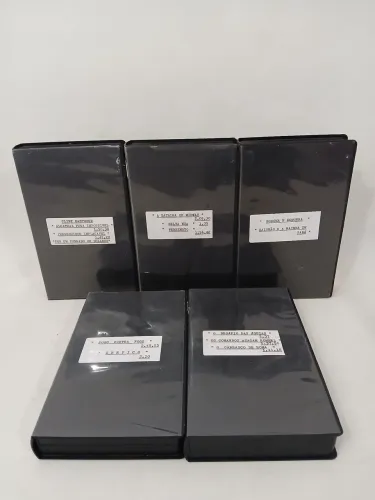 Lote de Fitas VHS com 3 e 2 filmes em cada