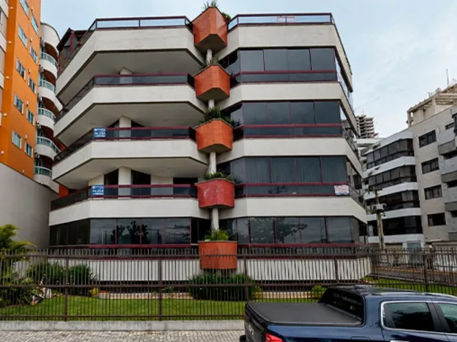 Apartamento 106 m² de área total (Condomínio frente à praia) - Centro - Itapema - SC