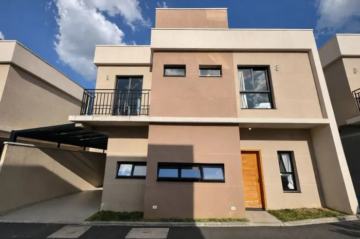 Sobrado Duplex em Condomínio Fechado Santa Cândida