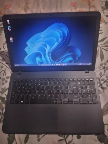 Notebook Samsung Essentials E30