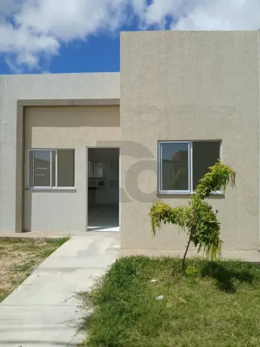 Casa no Condomínio Vila da Gloria com 2 Quartos, Garagem e Área de Lazer.