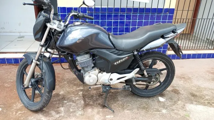 Moto selada não tem nenhuma multa kit novo e pneu traseiro novo