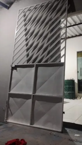Vendo Portão de Ferro (não faço entrega)
