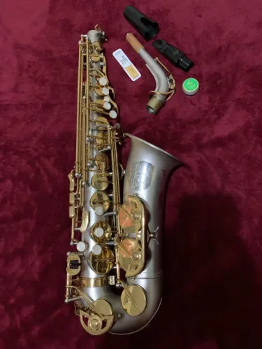 VENDE-SE SAXOFONE ALTO SUZUKI
