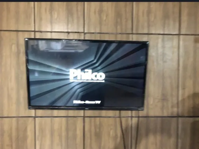 Tv Philco Roku smart 32 muito nova imagem perfeita