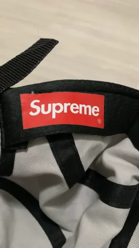 Boné Supreme Cinza Five panel