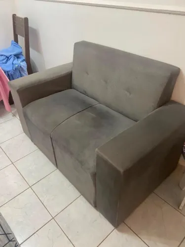 Dois sofá um pequeno e outro grande 2 a 4 lugares