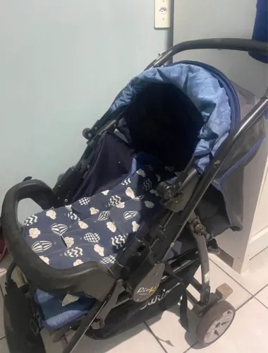 Carrinho de bebê e bebê conforto 