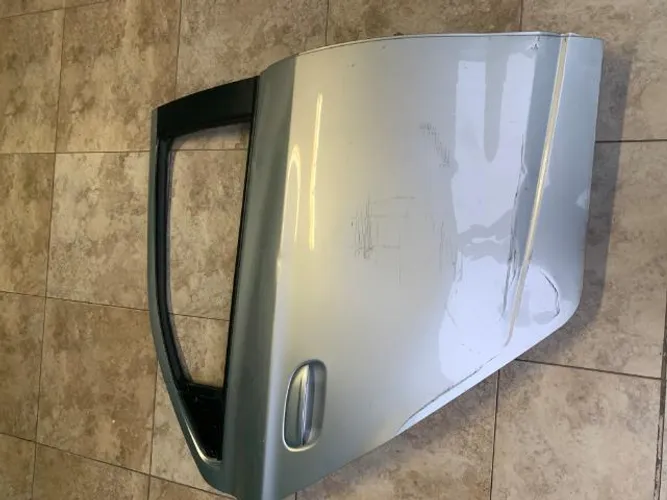 Porta traseira gm onix/prisma original com detalhes