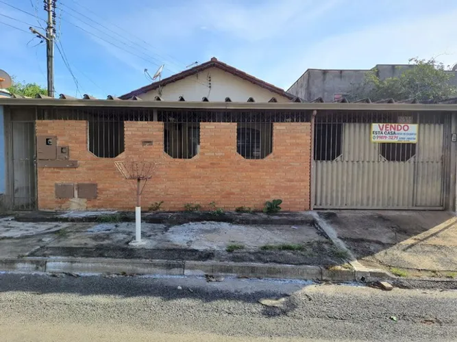Casa + Barracão no Setor Garavelo - Goiânia-go