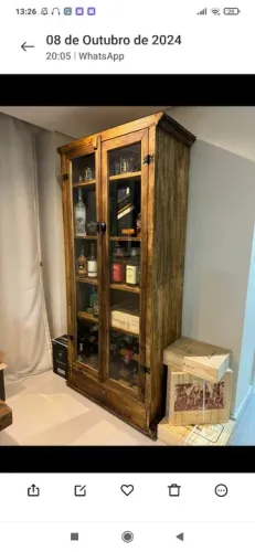 Cristaleira de Madeira com Vidro para Bebidas