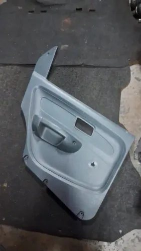 Forro de porta traseiro esquerdo Palio way semi novo original