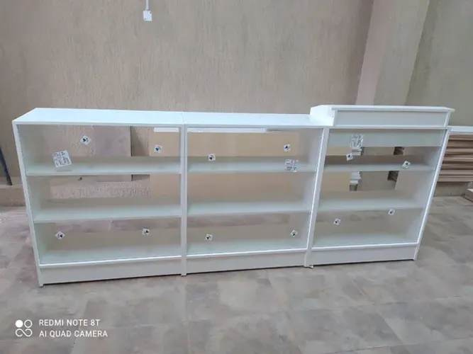 Balcão caixa vitrine c/ 2 expositor vitrine MDF branco