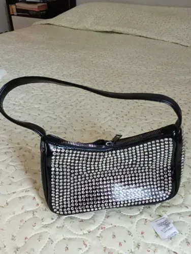 Bolsa nova social preta com pedras. Linda.