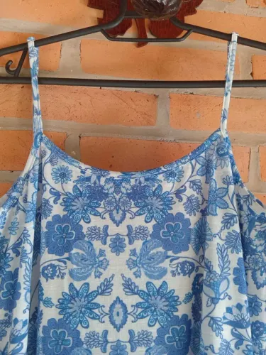 vestido Toli floral azul e branco