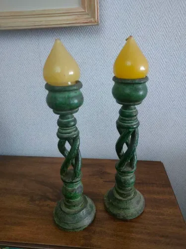 Par de castiçais entalhes madeira. 