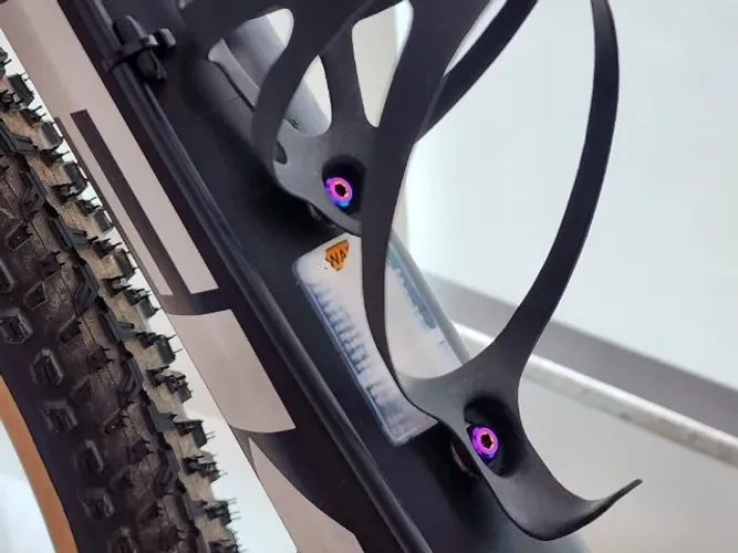 Par (2) Parafusos Titânio para suporte de água Bike MTB ou SPD