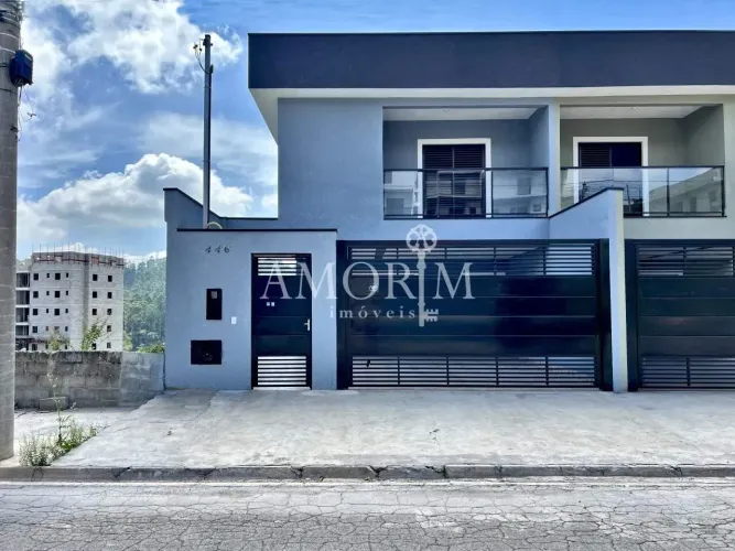 CASA À VENDA NO PORTAL DOS IPÊS COM 3 DORMITÓRIOS, SENDO 1 SUÍTE